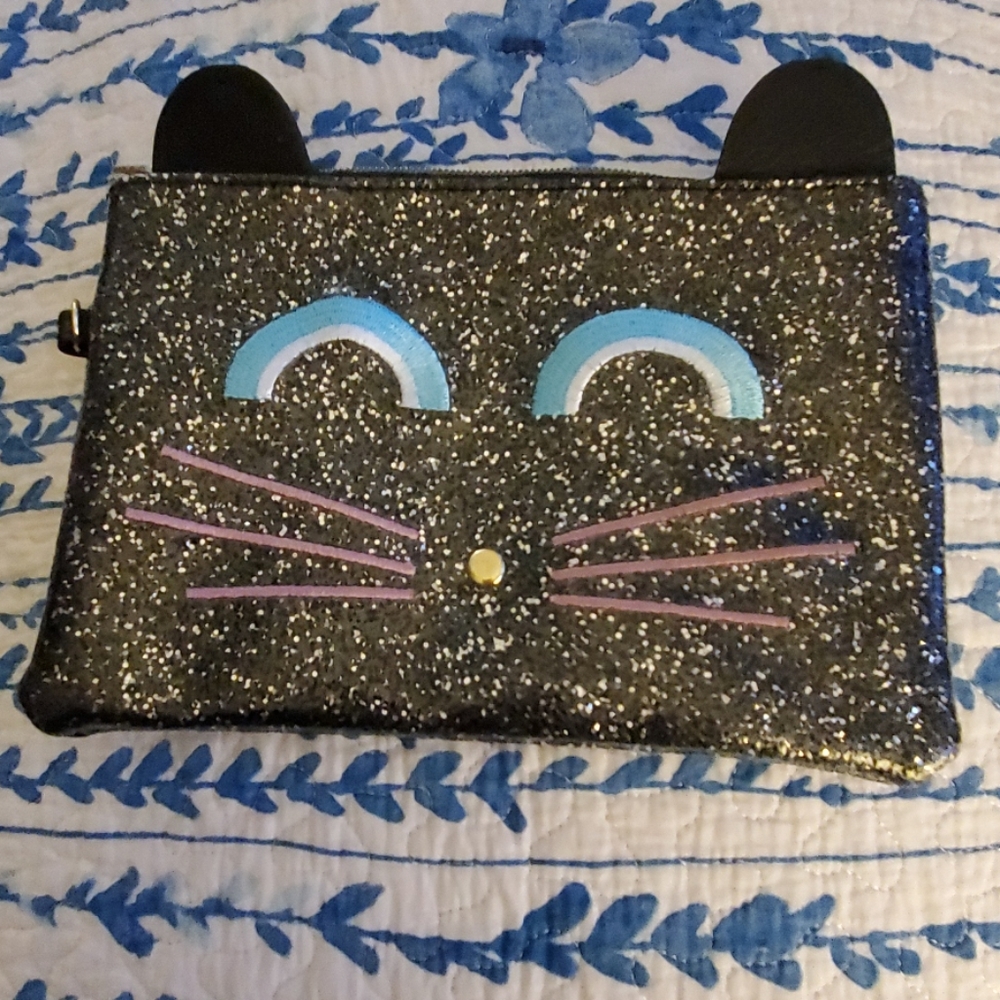 Cat pouch